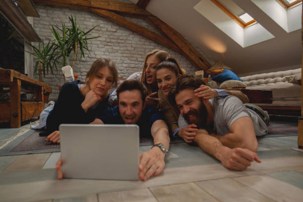 istock Friends have selfie time 1139611108