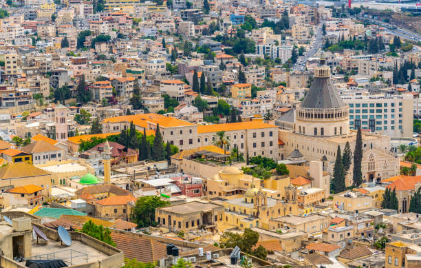 arquitectura da cidade de nazareth com a basílica da anunciação, israel - 5416 - fotografias e filmes do acervo