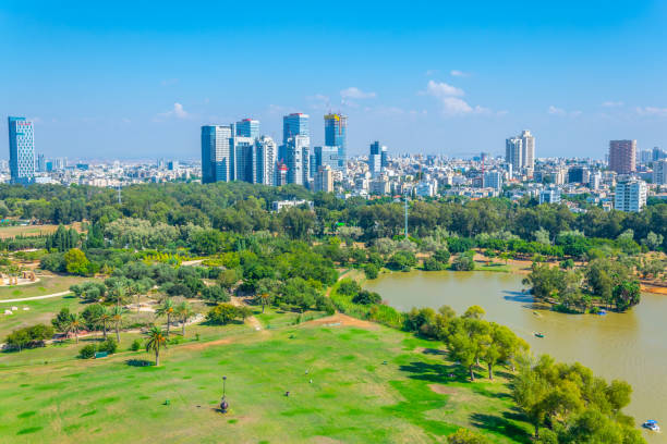 arquitectura da cidade de telavive visto do vôo do balão de tlv sobre o parque de hayarkon, israel - 3097 - fotografias e filmes do acervo