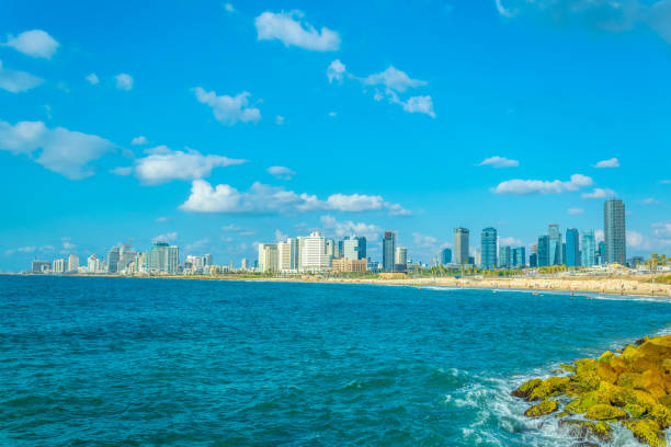 arquitectura da cidade de telavive, israel - israel tel aviv skyscraper seascape - fotografias e filmes do acervo