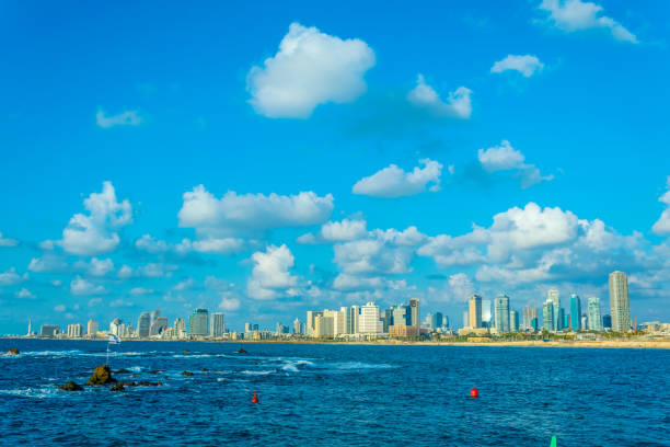 arquitectura da cidade de telavive, israel - israel tel aviv skyscraper seascape - fotografias e filmes do acervo