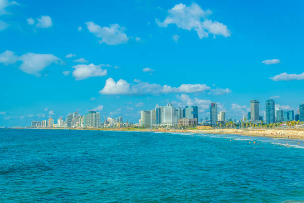 arquitectura da cidade de telavive, israel - israel tel aviv skyscraper seascape - fotografias e filmes do acervo