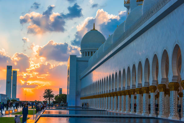 sheikh zayed grande mesquita em abu dhabi, emirados árabes unidos - sunni - fotografias e filmes do acervo