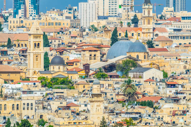 cityspace of jerusalem with churches of the redeemer and holy sepulchre, israel - jerusalem hills imagens e fotografias de stock