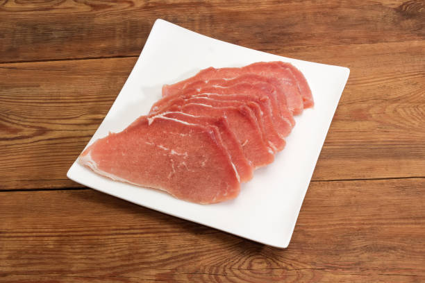 uncooked defrosted pork slices on the square dish - defreeze imagens e fotografias de stock