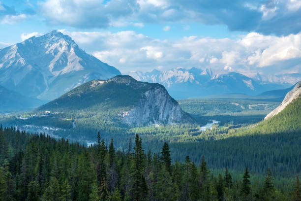 istock Bow River, Valley and Canadian Rockies Landscape 1139645220