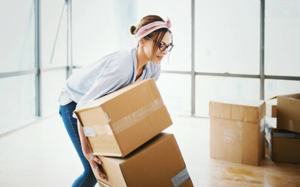 expulsion à la maison. - trop lourd photos et images de collection