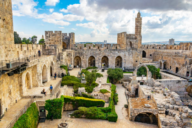 cortile interno della torre di davide a gerusalemme, israele - david foto e immagini stock