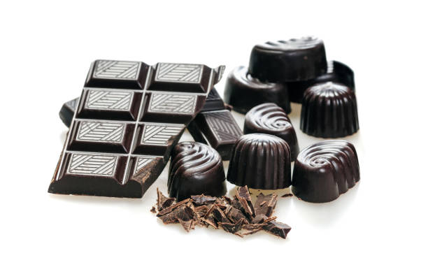 istock Candy and broken bar chunks of dark chocolate 1139695096