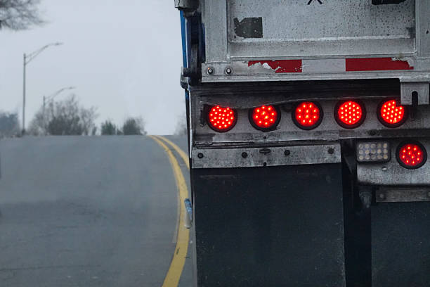 caminhão taillights movendo - back light - fotografias e filmes do acervo