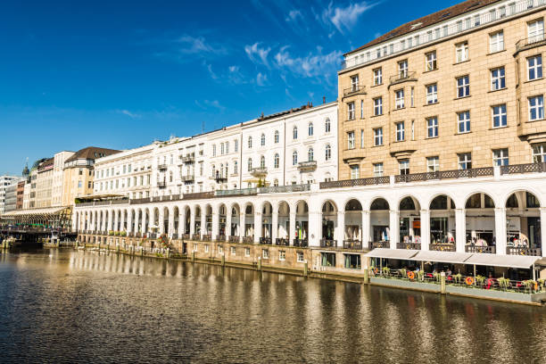 istock Alsterarcaden in Hamburg 1139704457