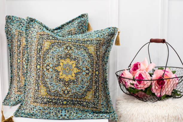 colorful oriental arabic pillow - bedding merchandise market textile imagens e fotografias de stock