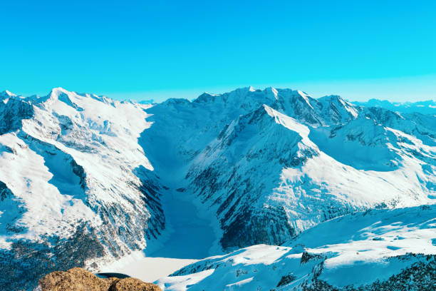 jezioro schlegeis basin w dolinie zillertal w austrii - tirol north tirol hut shack zdjęcia i obrazy z banku zdjęć