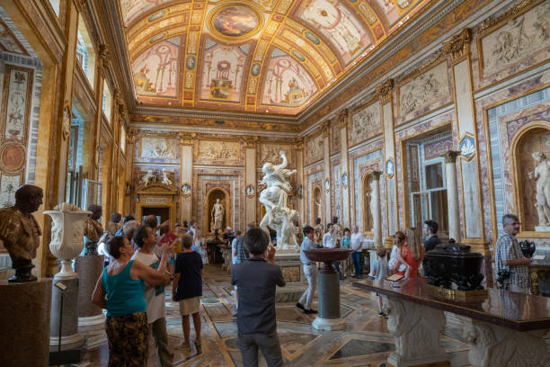 groupe sculptural baroque en marbre par l’artiste italien à galleria borghese - front view photos photos et images de collection