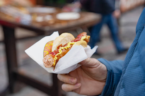 istock hot-dog in hand 1139738977