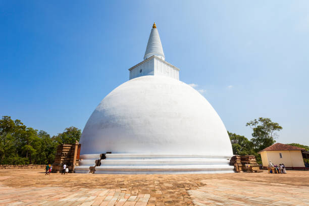 istock Mirisawetiya Vihara in Anuradhapura 1139742093