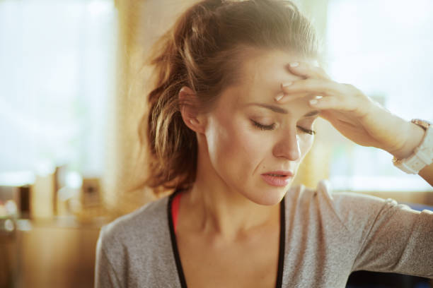 stressed healthy sports woman in sport clothes at modern home - clock face fotos imagens e fotografias de stock