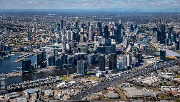vistas aéreas australianas - australia office building melbourne skyline - fotografias e filmes do acervo