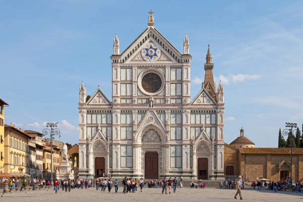 Basilica of Santa Croce in Florence Florence, Italy - April 01 2019: The Basilica di Santa Croce (Basilica of the Holy Cross) is the principal Franciscan church in the city, and a minor basilica of the Roman Catholic Church. piazza di santa croce stock pictures, royalty-free photos & images