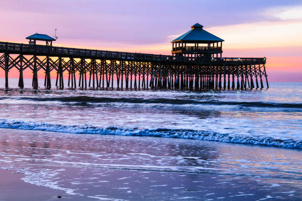istock Gentle waves at Folly Beach 1139771048