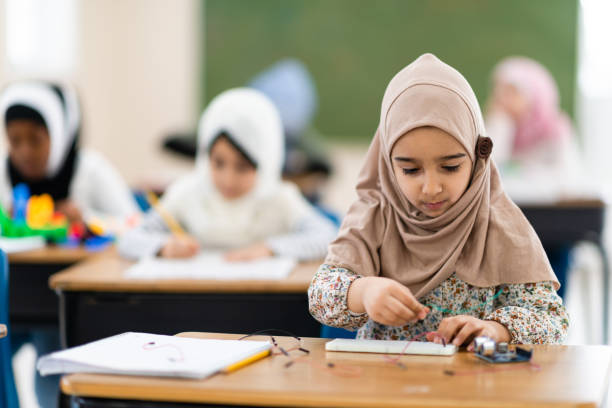 istock Muslim girl building 1139790303