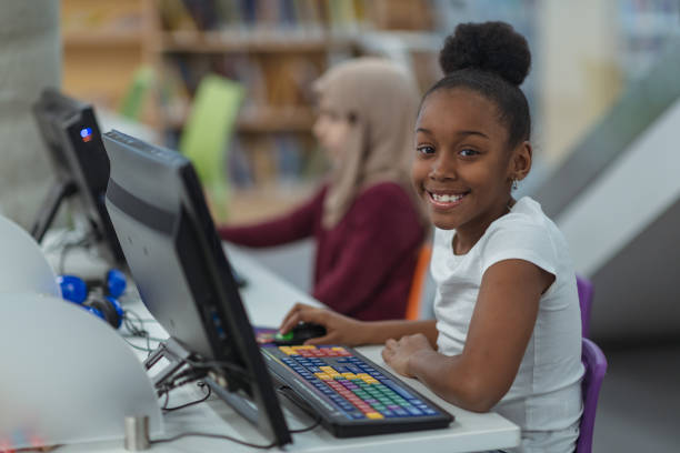 istock Smiling computer girl portrait 1139790951