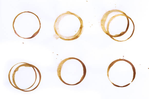набор тройника или кофейной чашки кольца изолированы на белом фоне - coffee cup flash стоковые фото и изображения