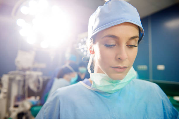 worried and disappointment surgeon in operating room - nurse hygiene emotional stress surgeon imagens e fotografias de stock