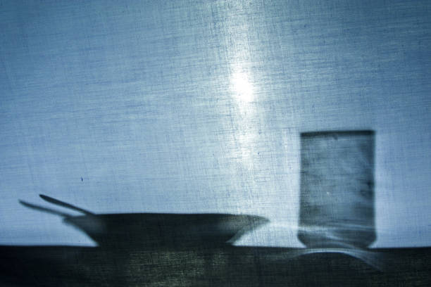 シャドウアットルック過去のキャンバスの背景 - shadow naked people ghost ストックフォトと画像