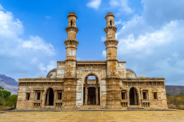 istock Champaner -Pavagadh masjid 1139880374