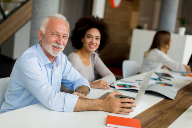 istock Businesspeople working in team 1139889067