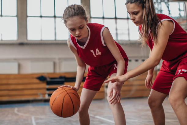 istock Girls in basketball duel 1139904814