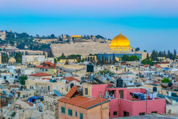 zachód słońca z jerozolimy zdominowany przez złotą kopułę kopuły skały, izrael - jerusalem old town dome of the rock city zdjęcia i obrazy z banku zdjęć