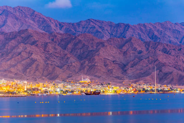 sunset view of seaside of aqaba in jordan - gulf of aqaba imagens e fotografias de stock