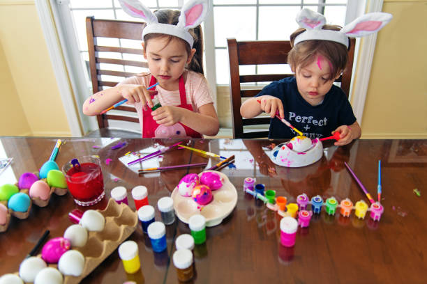 istock Sister and brother painting Easter eggs 1139919617