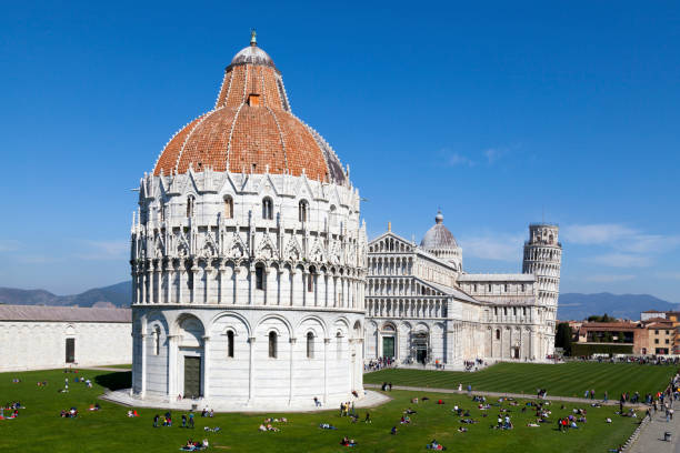 piazza dei miracoli w pizie - pisa tuscany italy baptistery zdjęcia i obrazy z banku zdjęć