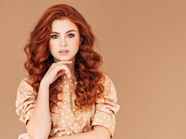beautiful woman with perfect hairs - beautiful red hair curly hair human hair imagens e fotografias de stock