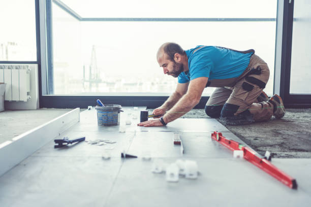 istock Man installing tiles on the floor 1139932163
