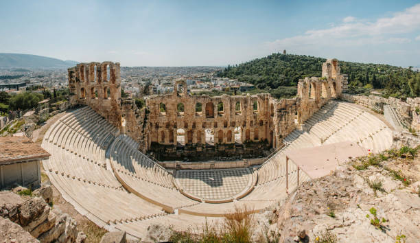 theater von herodes atticus. athen, griechenland - amphitheater stock-fotos und bilder