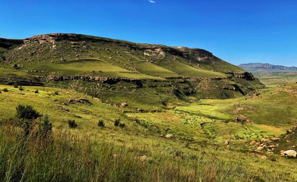 istock Green Mountain Scene 11 1139994512