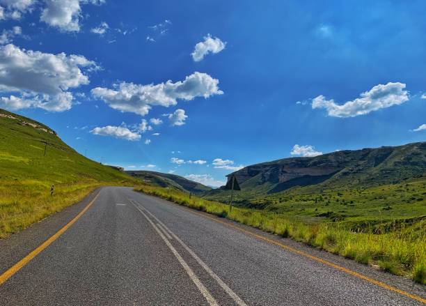 istock Green Mountain Scene 12 1139994523