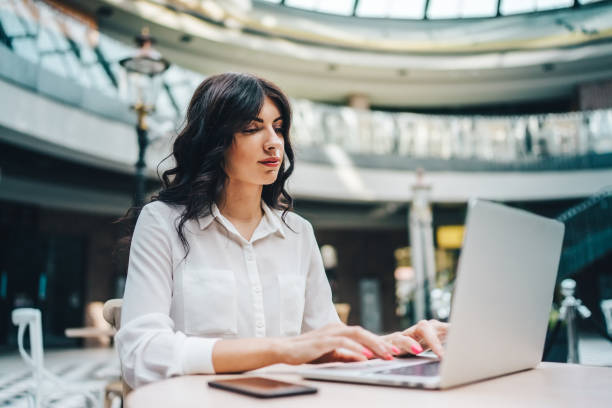 istock Beautiful business woman 1140012434