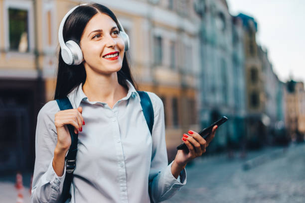 istock Business girl 1140013108