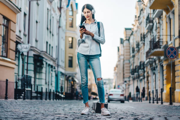 istock Business girl 1140013222