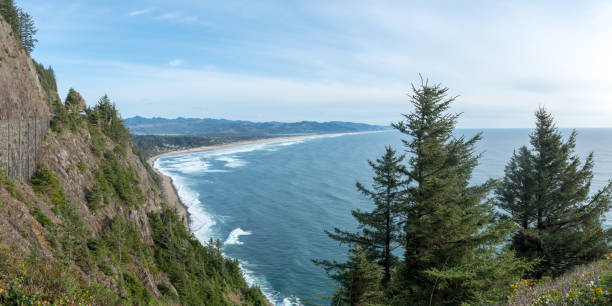 istock Panoramic View of the Oregon Pacific Coast Wtih Sunny Skies 1140034332