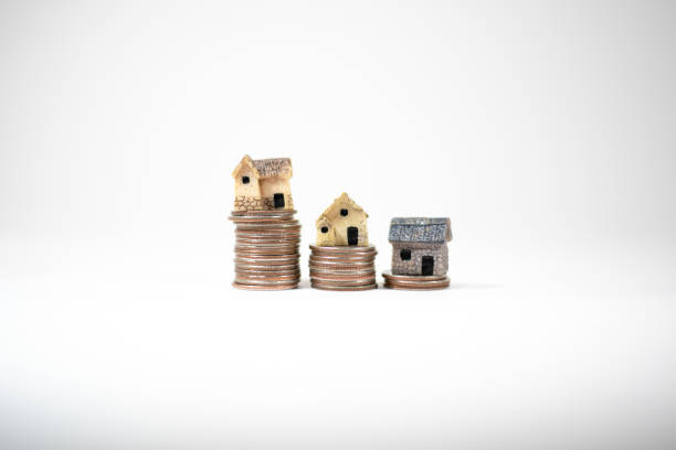 istock Comparing real estate prizes in the market 1140040756