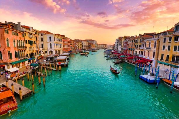 venice sunset - venecia italia fotografías e imágenes de stock
