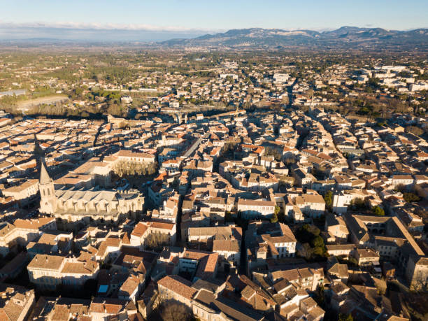 veduta aerea della città francese di carpentras. provence - birdview foto e immagini stock