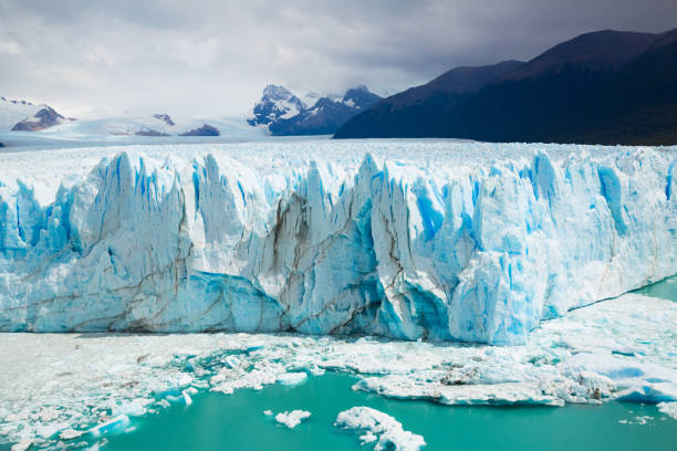 istock Vertical edge of glacier Perito Moreno 1140069229