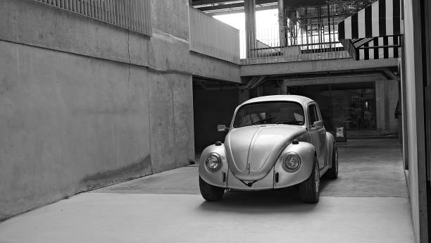 klasyczny volkswagen beetle - single object machine classic style zdjęcia i obrazy z banku zdjęć